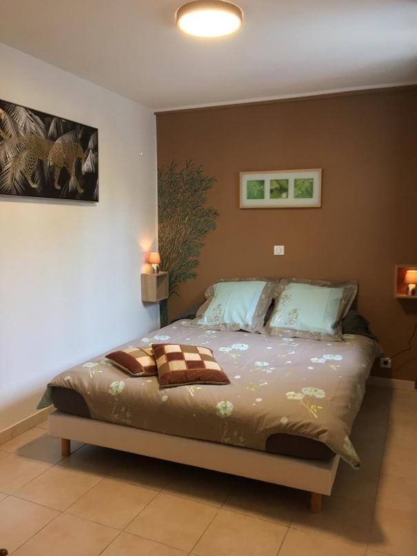 Bed and Breakfast Les Chenes Chez Jo Et Aime Регюс Экстерьер фото